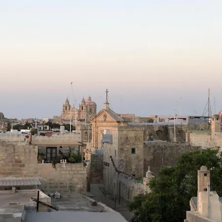 The Hidden Gem Boutique 4*