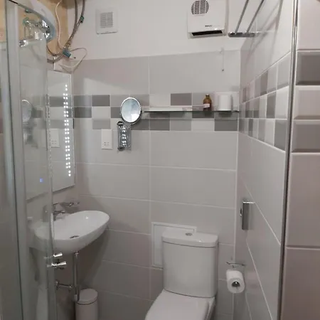 The Hidden Gem Boutique 4*