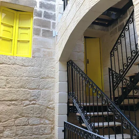 The Hidden Gem Boutique 4*