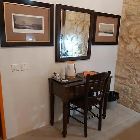 The Hidden Gem Boutique 4*