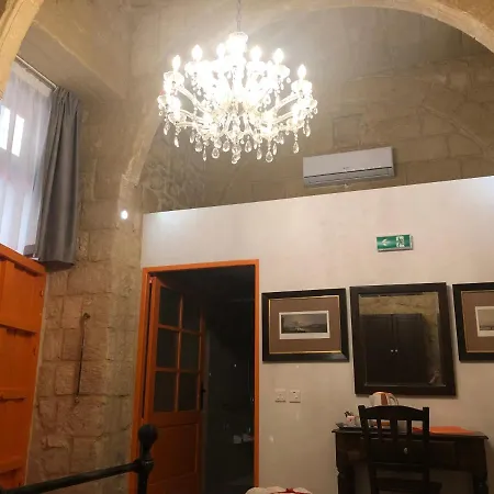 The Hidden Gem Boutique 4*