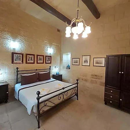 The Hidden Gem Boutique 4*