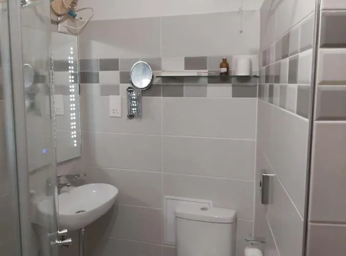 The Hidden Gem Boutique 4*