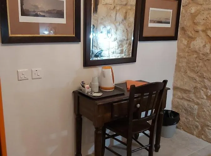 The Hidden Gem Boutique 4*